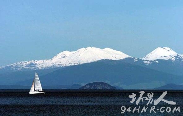 Ŧ ղ(LAKE TAUPO, NEW ZEALAND)