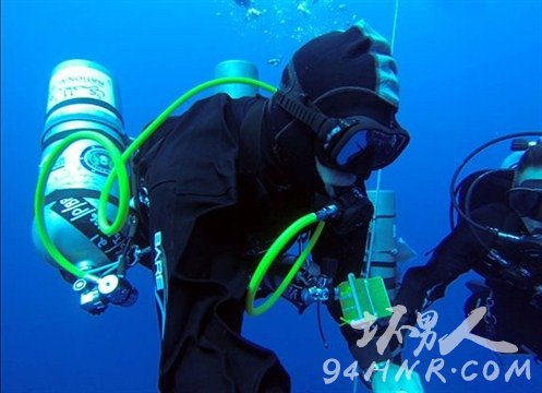 ahmed-gabr-scuba-dive-2_497x360